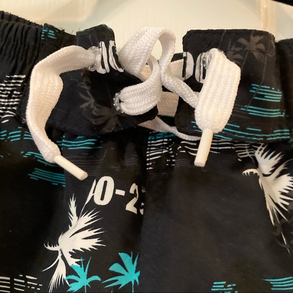 Men’s extra large, long swim trunks with tie and elastic waist band - Picture 4 of 7